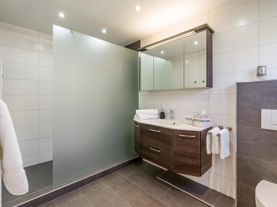Shower, Bathroom, towels