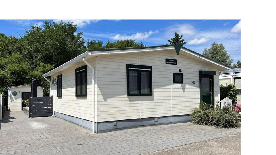 Chalet Buutengeweun, met luxe JACUZZI en TONSAUNA Chalet in Zeeland, Netherlands