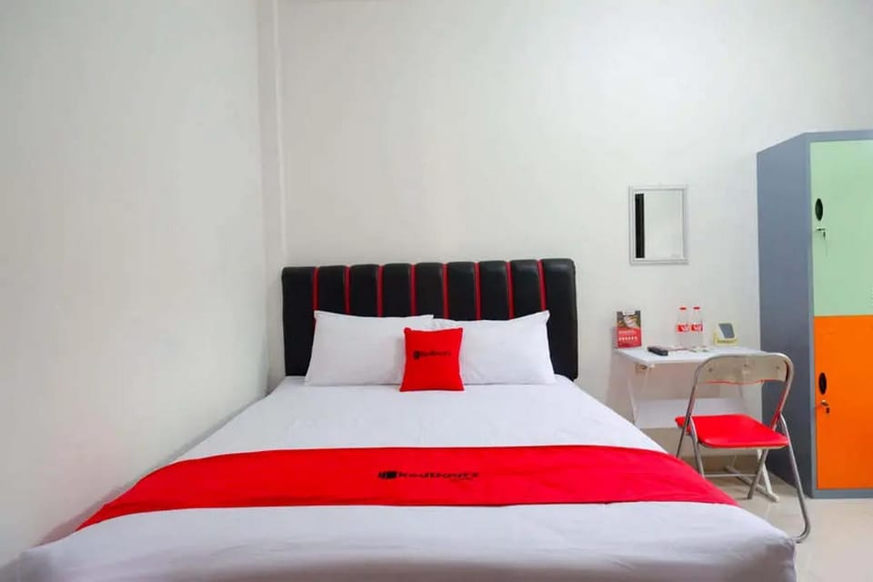 Bedroom, Breakfast