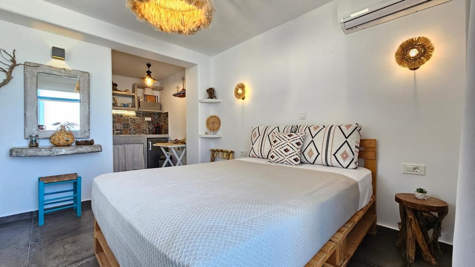Bed, Photo of the whole room