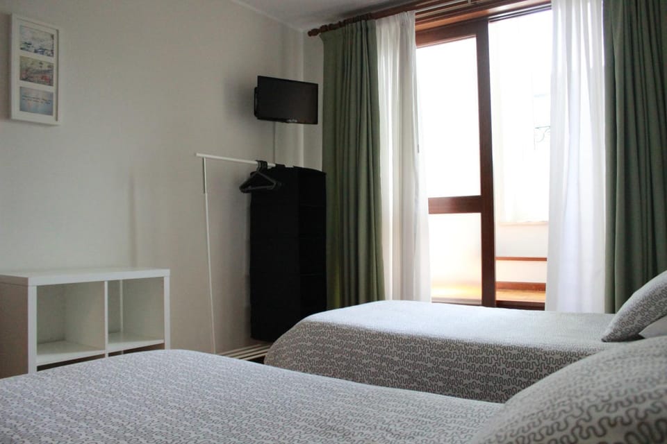 Bedroom, Street view