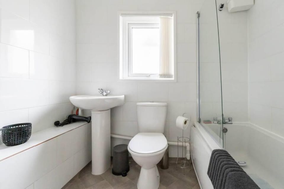 Shower, Toilet, Bathroom, Bath