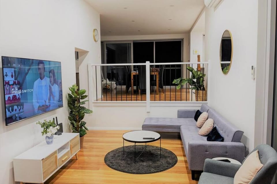 Brand new house, amazing views, walk to the beach! House in Kiama