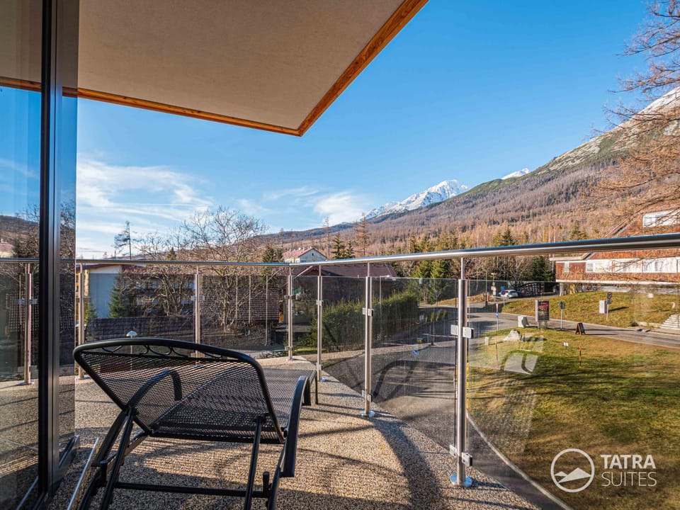 Balcony/Terrace, City view, Mountain view, Street view