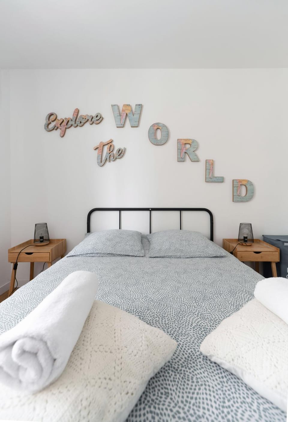 Photo of the whole room, Bedroom