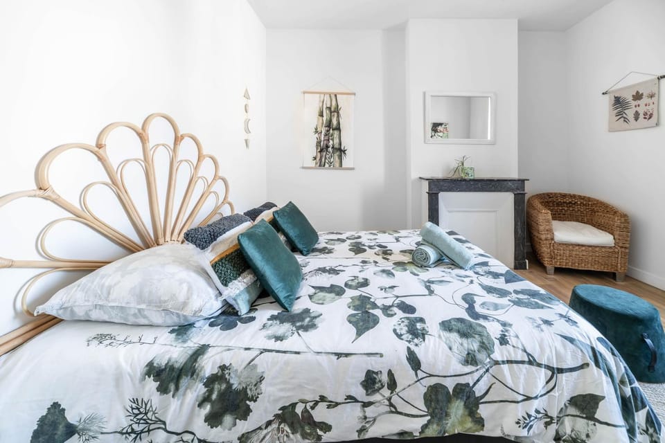 Bed, Photo of the whole room, Bedroom