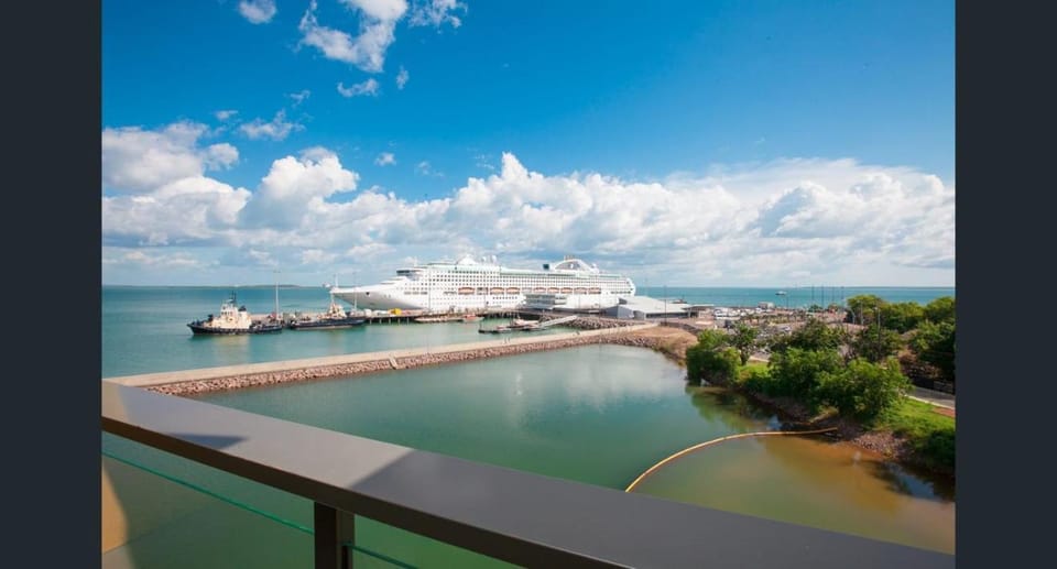NEW - ZEN AT THE WATERFRONT - Luxury Waterfront Holiday Home for Families & Friends Apartment in Darwin