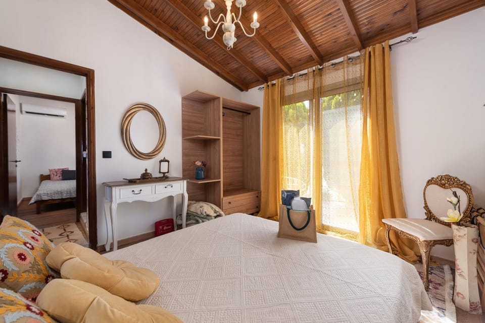 Bed, Photo of the whole room, Bedroom, wardrobe