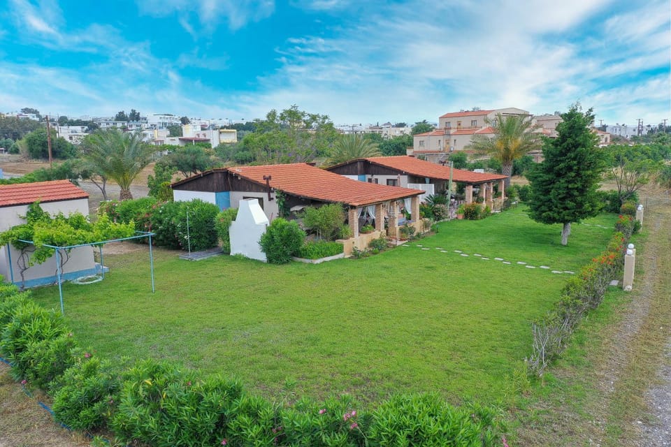 Property building, Spring, Day, Natural landscape, Garden, Garden view