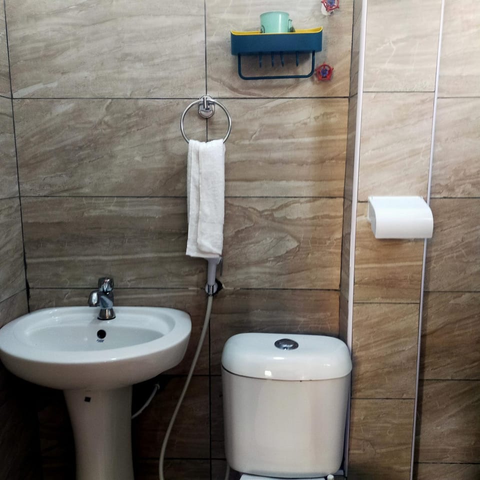 Shower, Toilet