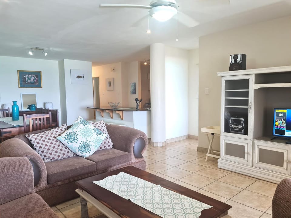 TV and multimedia, Living room, Dining area, fireplace, kitchen