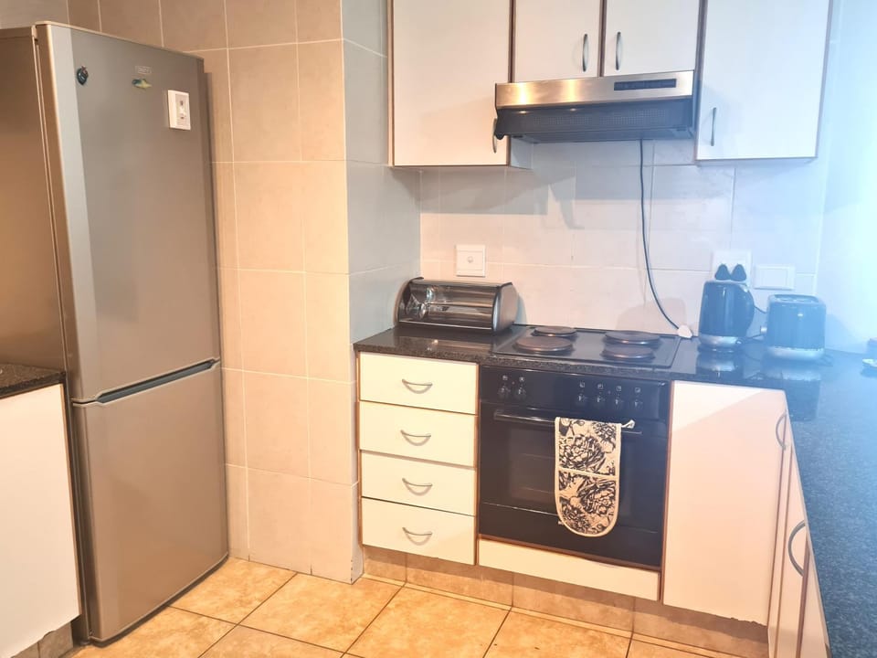 minibar, stove, toaster, kitchen
