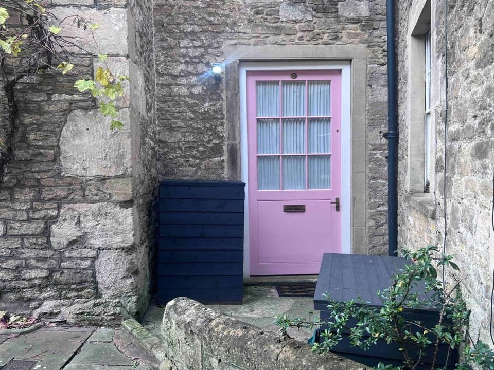 Cosy Weavers Cottage - Heart of Frome House in Frome