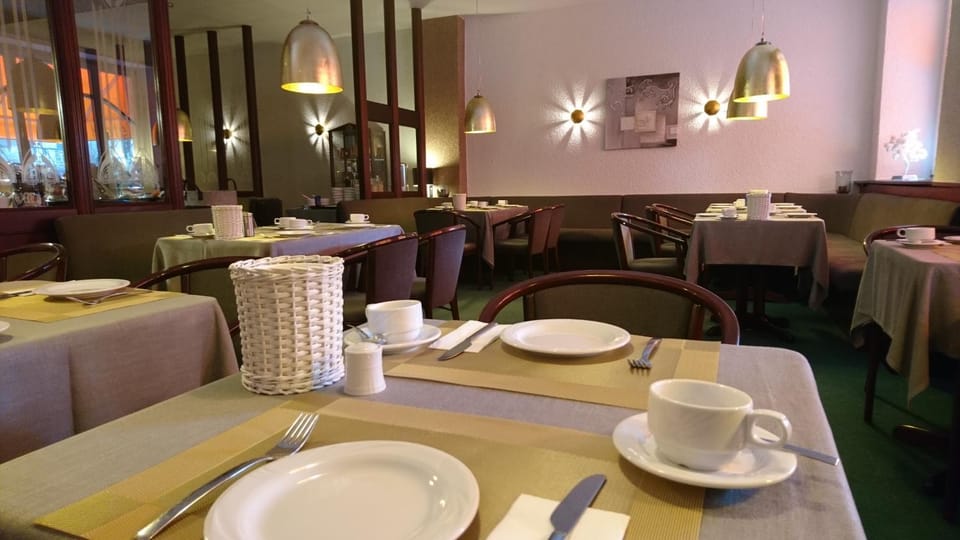 Food and drinks, Dining area