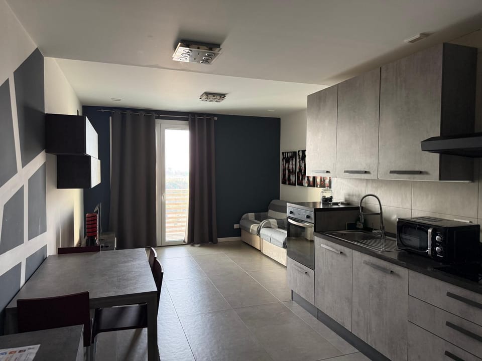 Kitchen or kitchenette, Dining area, dishwasher, stove