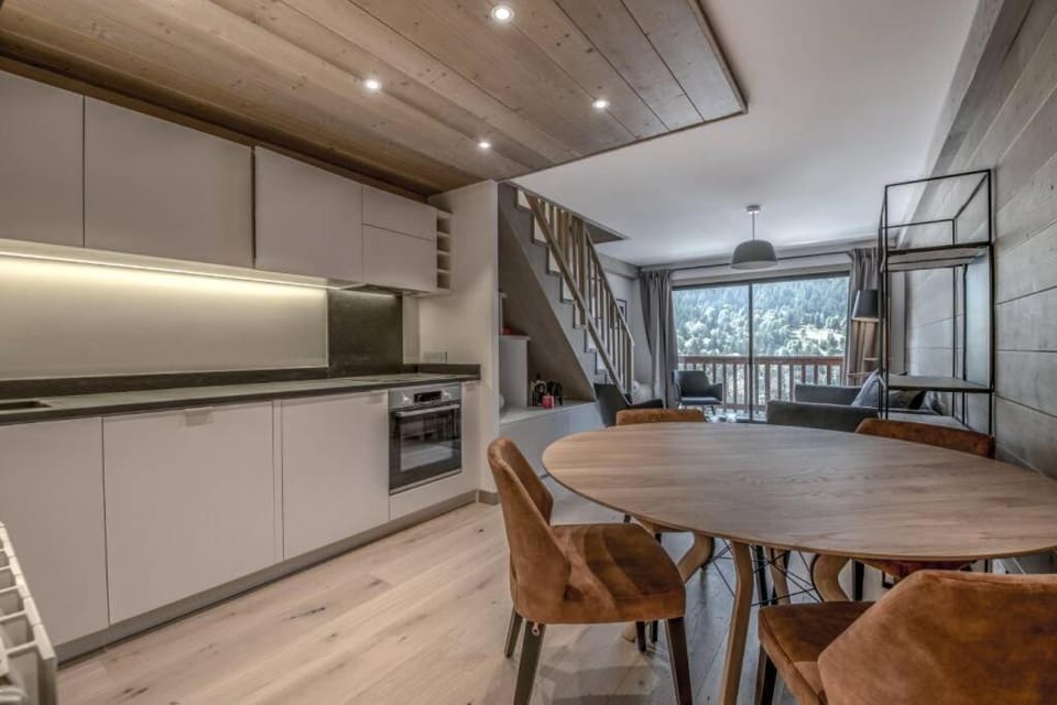 Le lodge des Cîmes, Méribel Centre, Magnifique duplex cosy Apartment in Les Allues