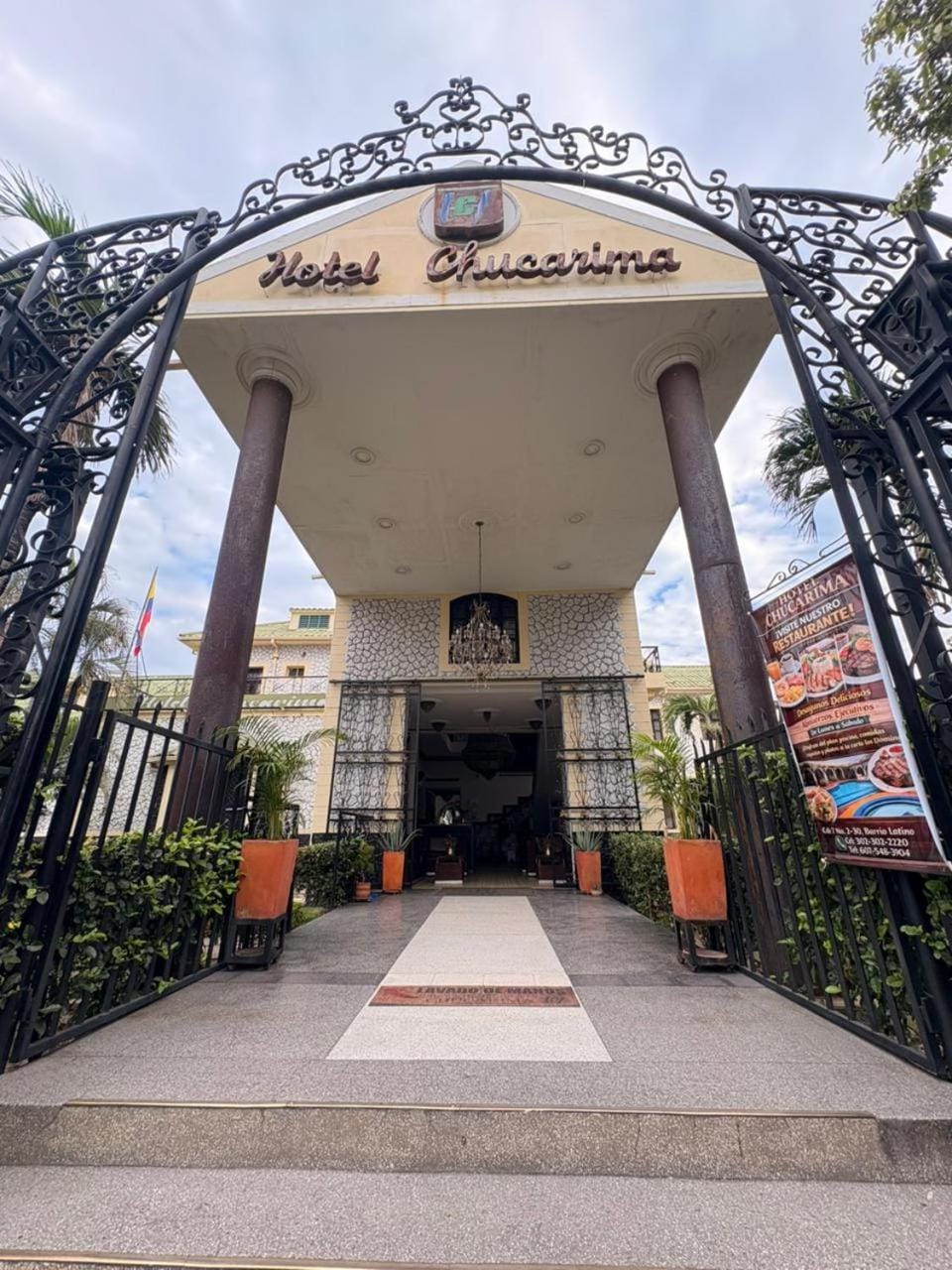 Facade/entrance