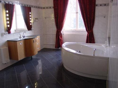 Day, Bathroom