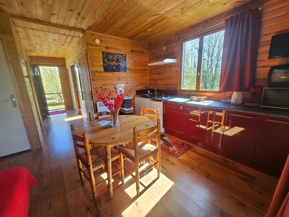 Chalet au calme avec terrasse, acceptant les animaux, parking et Wi-Fi inclus - FR-1-584-108 House in Grand Est
