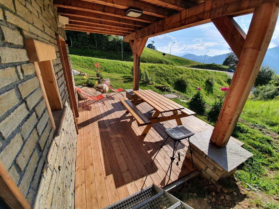 Charmant appart. montagne, près des pistes, 6 pers, parking, WiFi inclus - FR-1-505-106 Apartment in Notre-Dame-de-Bellecombe