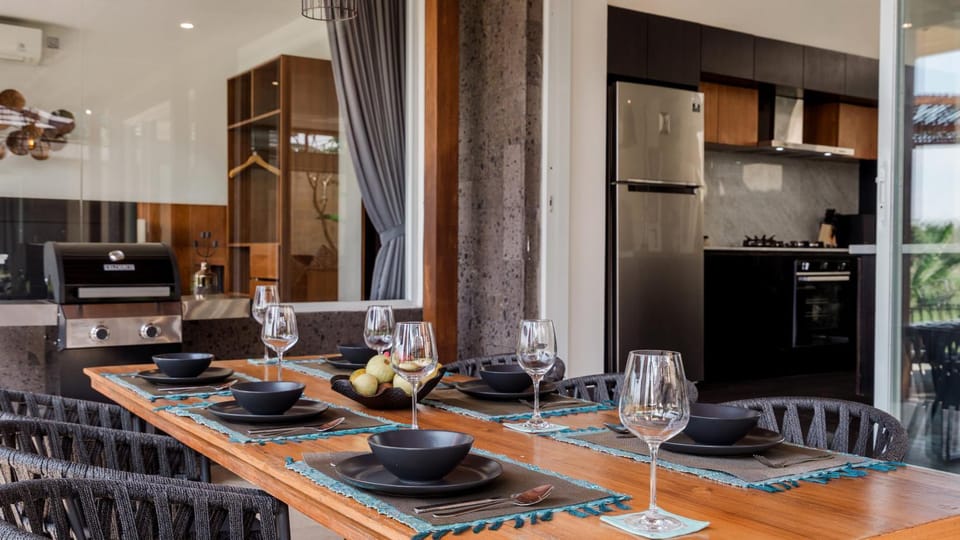 Kitchen or kitchenette, Food and drinks, Dining area