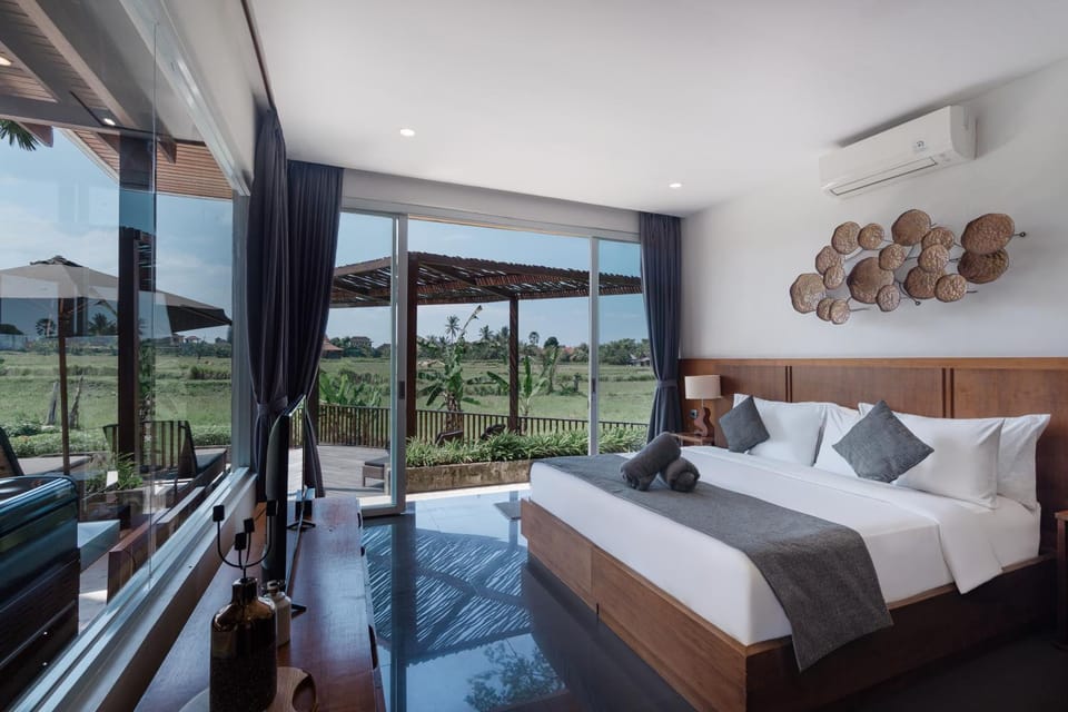 Bed, View (from property/room), Photo of the whole room, Bedroom, air conditioner