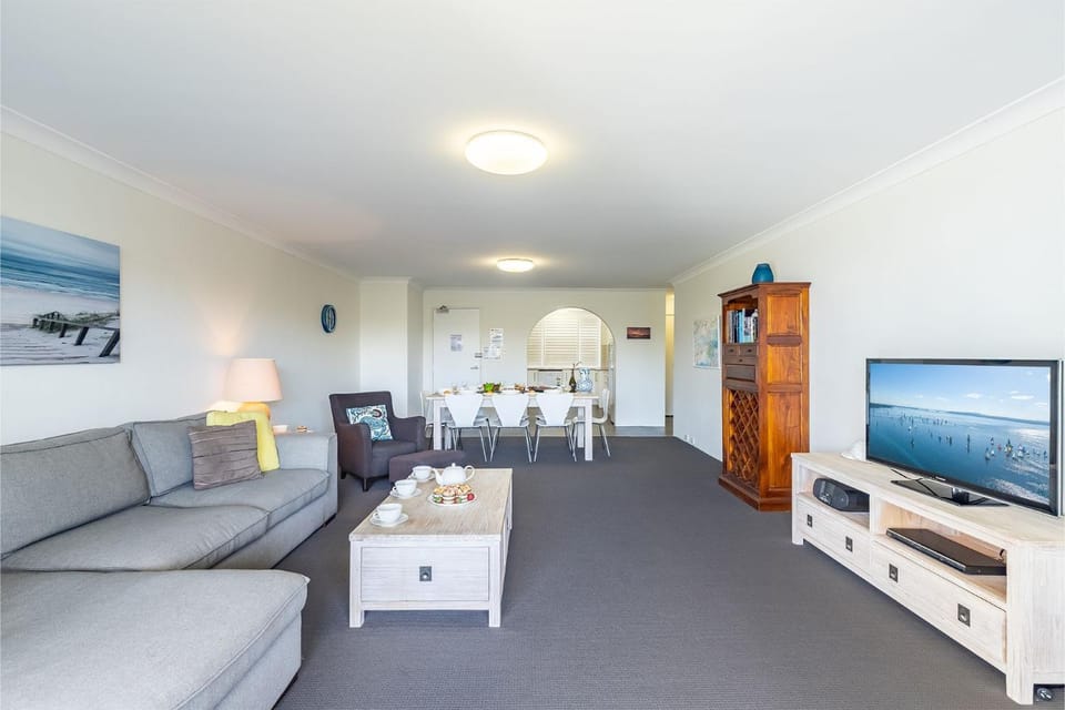 The Dunes15 fabulous unit with pool tennis court and across the road to the beach Apartment in Fingal Bay