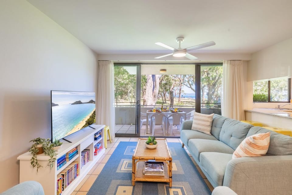 Mistral Court 2, 17 Mistral Close - little beach water views & Wifi Apartment in Nelson Bay