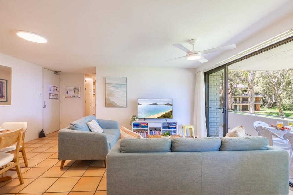 Mistral Court 2, 17 Mistral Close - little beach water views & Wifi Apartment in Nelson Bay