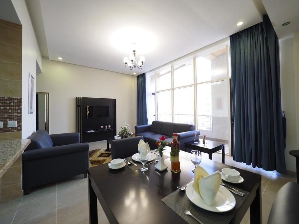 Seating area, Dining area