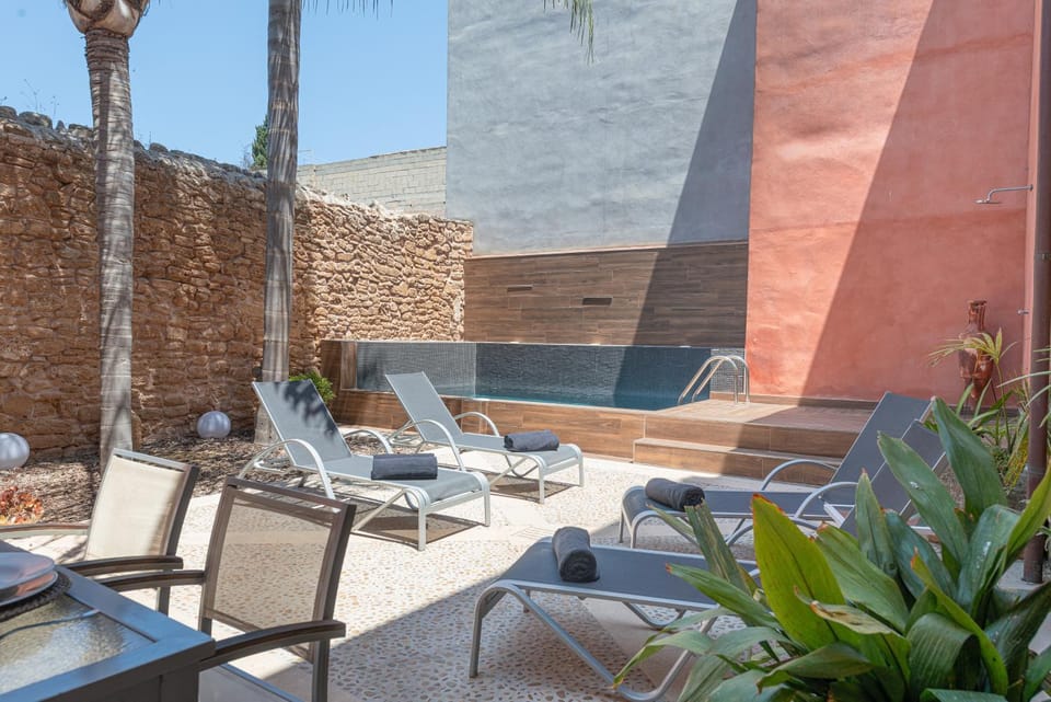Patio, sunbed