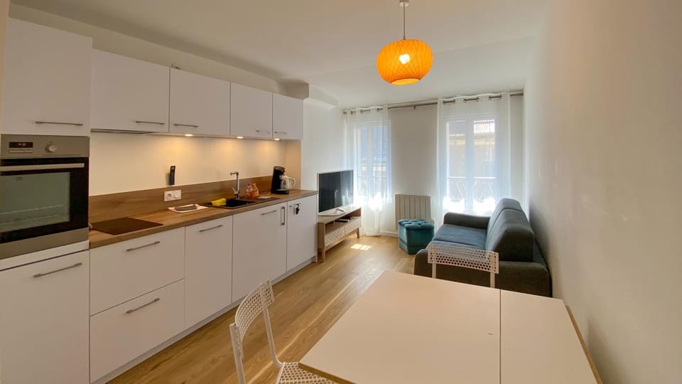 Kitchen or kitchenette, stove