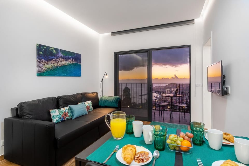 View (from property/room), Balcony/Terrace, Living room, Dining area, City view, Sea view, Sunset