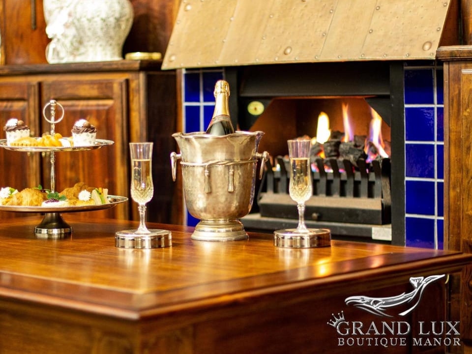 Property building, Drinks, Alcoholic drinks