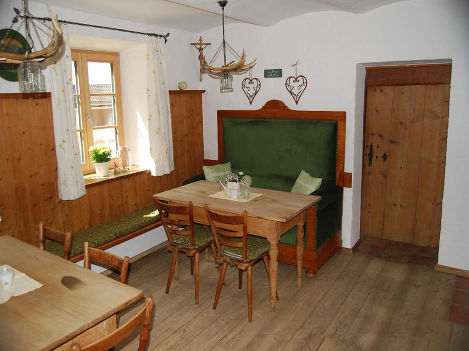 Landhof Angstl - Gästezimmer und Tagungsraum Bed and Breakfast in Salzburgerland