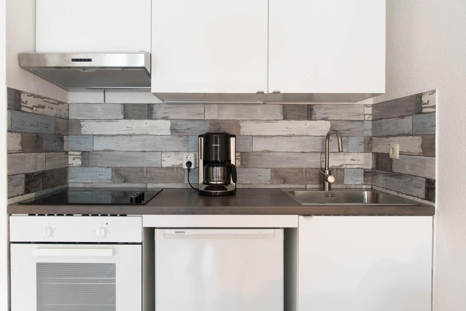 Kitchen or kitchenette, oven, stove
