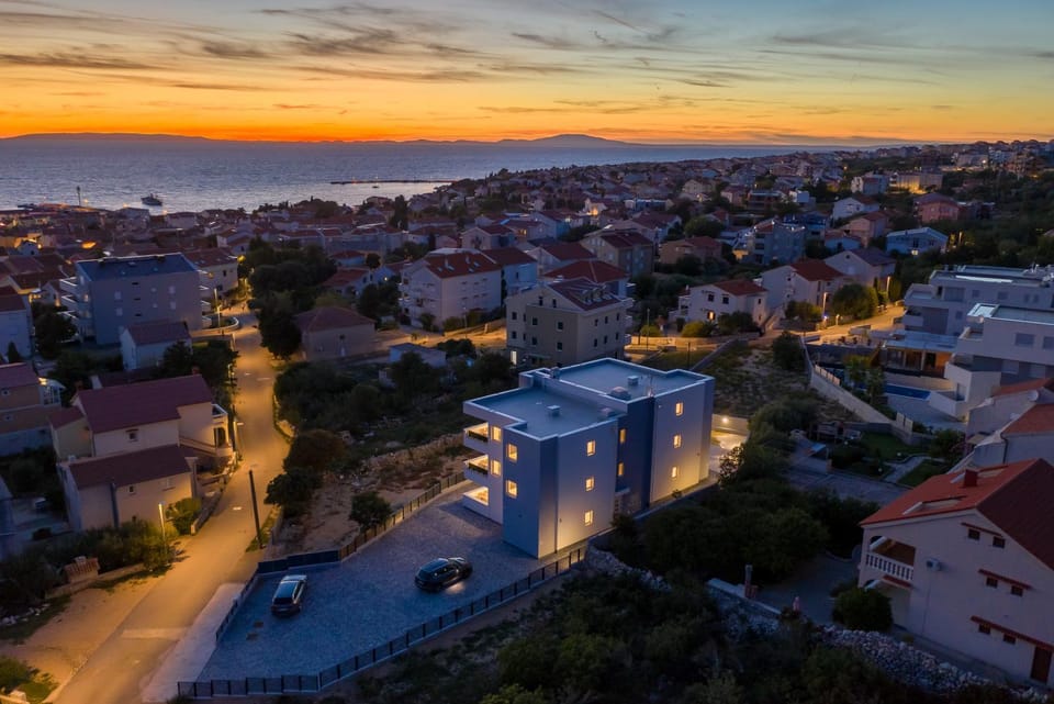 Villa Lena luxury apartments with Pool Apartment in Novalja