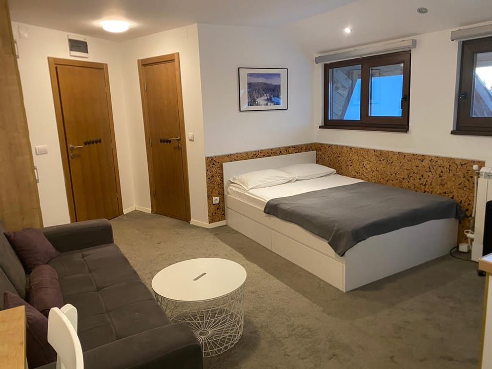Bed, Seating area