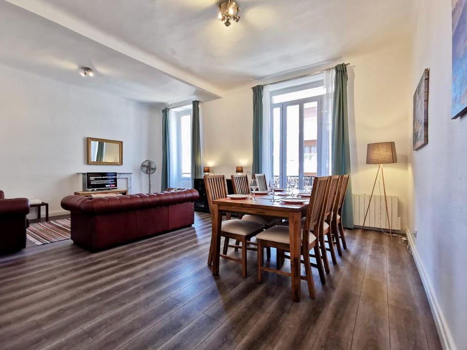 Living room, Dining area