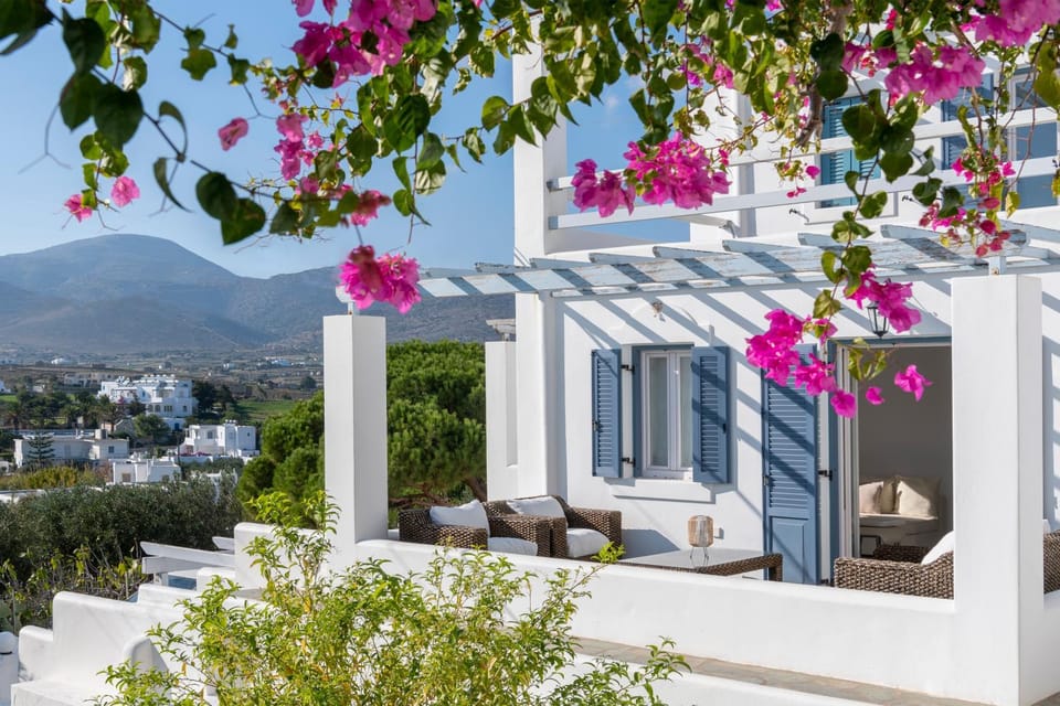 Facade/entrance, Balcony/Terrace, Mountain view