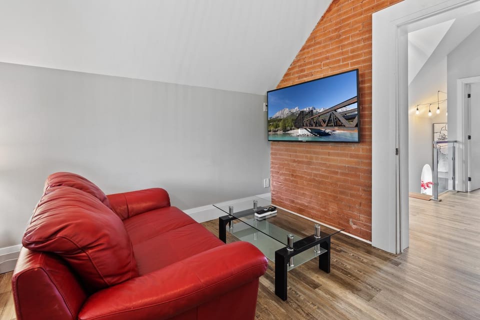 ENTIRE 1 BEDROOM APARTMENT ACROSS FROM GOOGLE - br5 House in Waterloo