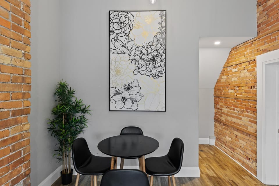 ENTIRE 1 BEDROOM APARTMENT ACROSS FROM GOOGLE - br5 House in Waterloo