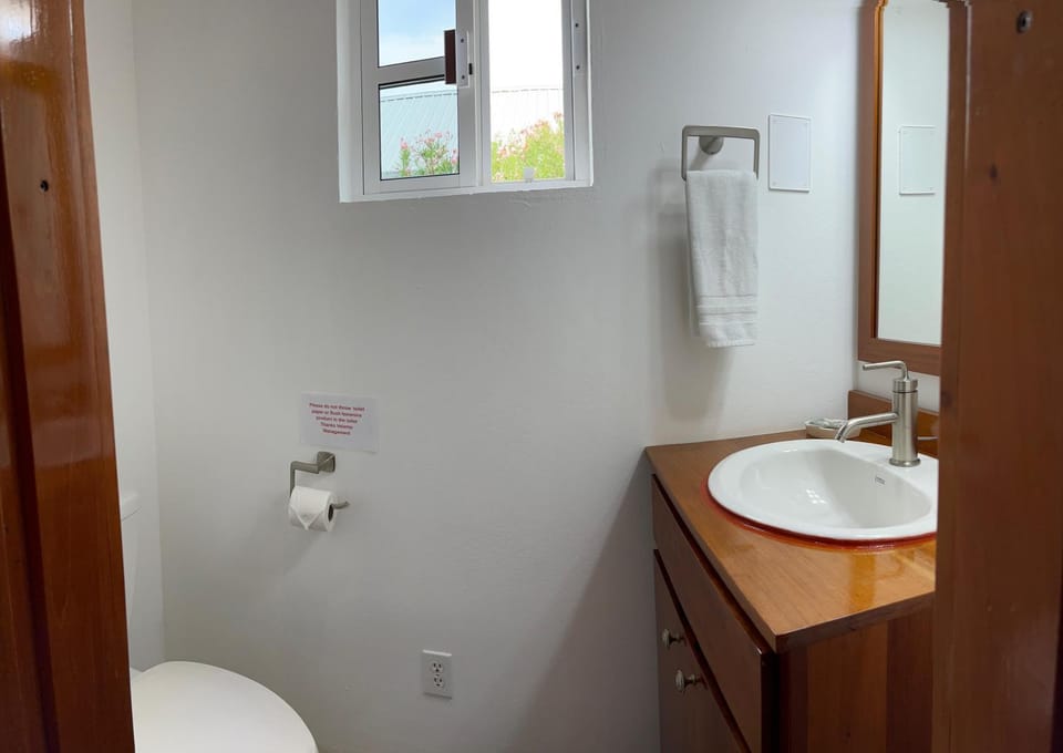 Toilet, towels