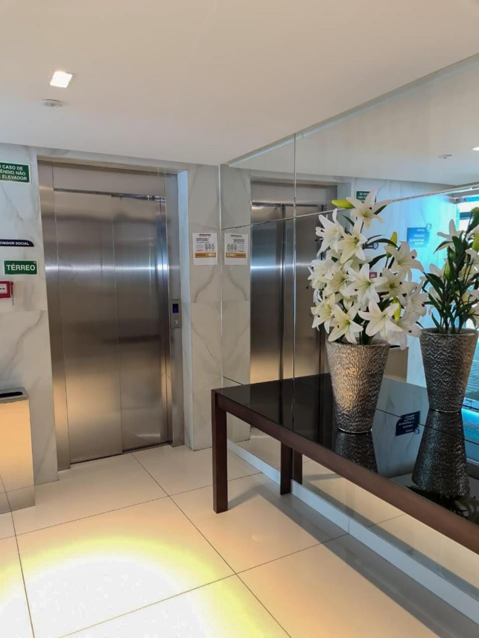 Lobby or reception, elevator