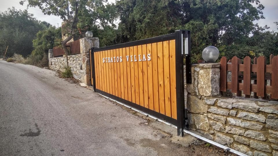Facade/entrance, Autumn, On site, Text overlay