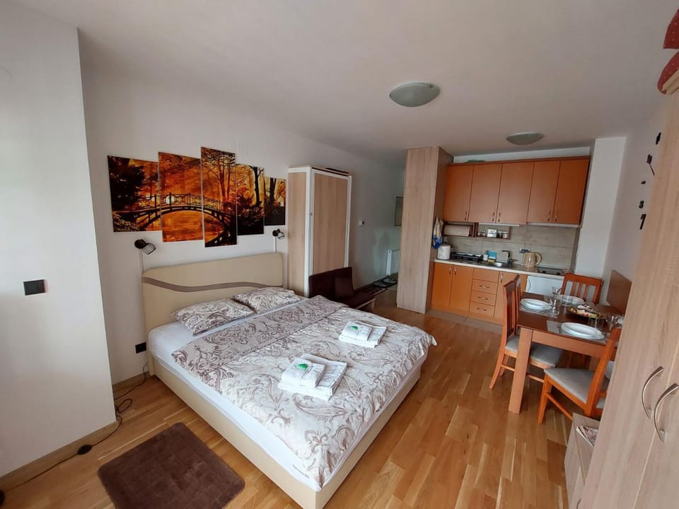 Dining area, Bedroom, kitchen