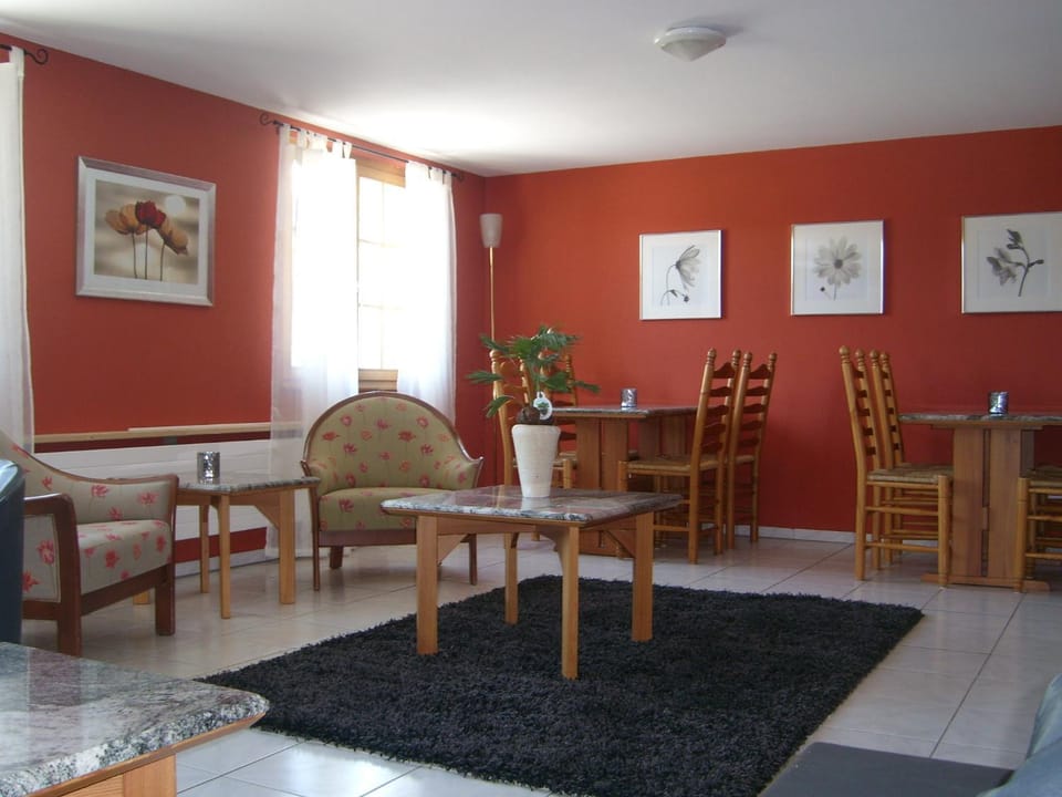 Communal lounge/ TV room