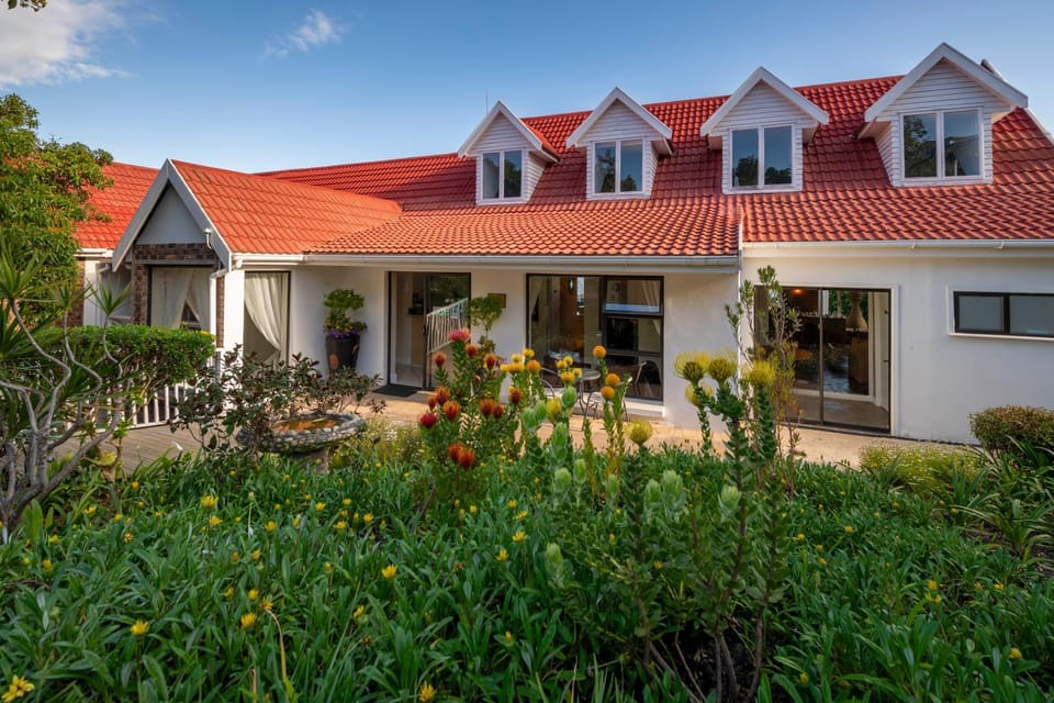 Property building, Facade/entrance, Garden