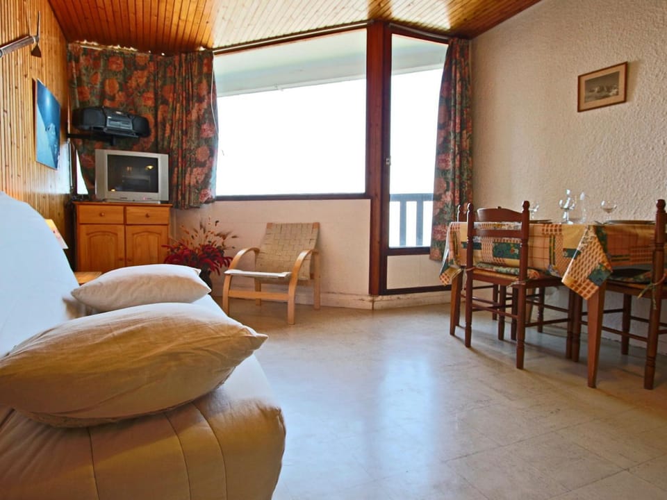 Studio cosy au pied des pistes avec balcon et animaux bienvenus - FR-1-549-63 Apartment in Provence