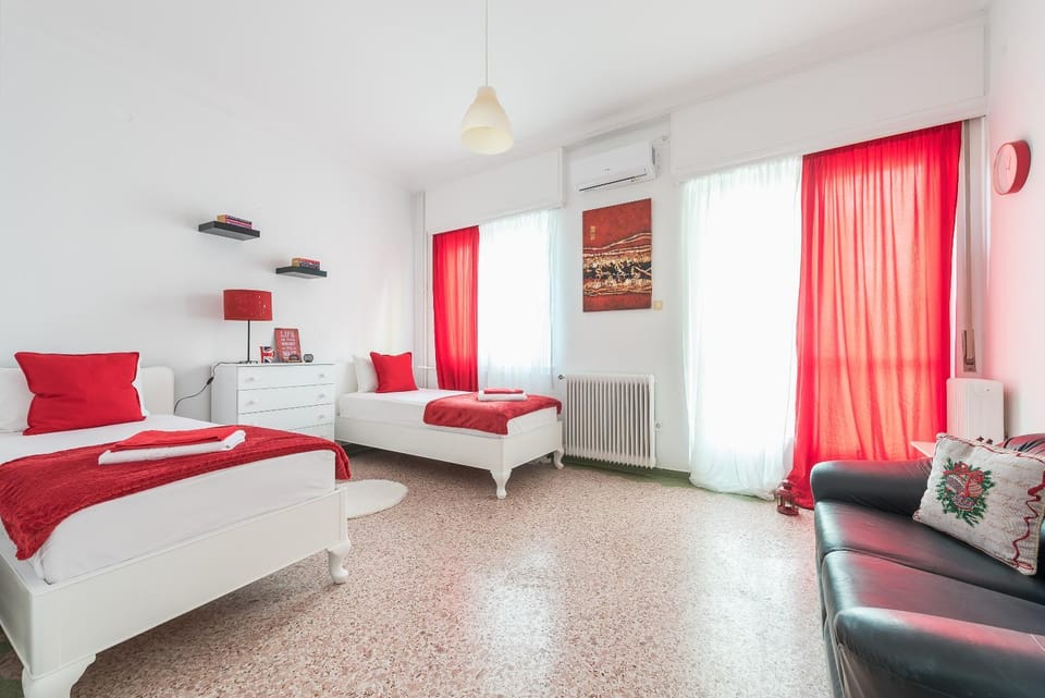 Nearby landmark, Restaurant/places to eat, Bed, Neighbourhood, Photo of the whole room, Bedroom, Supermarket/grocery shop